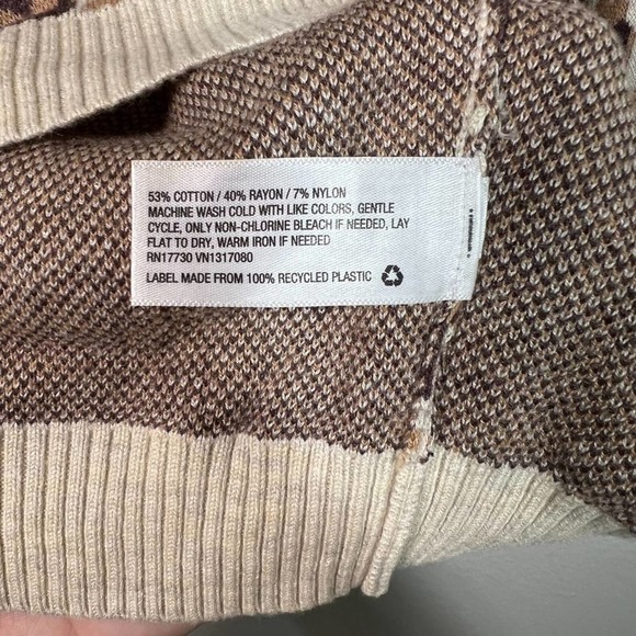 Soft Cheetah Leopard Print Crewneck Sweater Medium - Picture 7 of 8